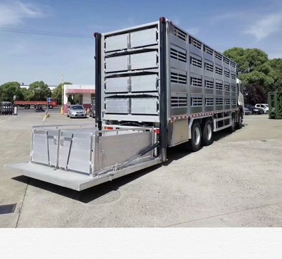 遂寧畜禽運(yùn)輸車價格解析 9米6拉豬車與隨車起重運(yùn)輸車市場行情